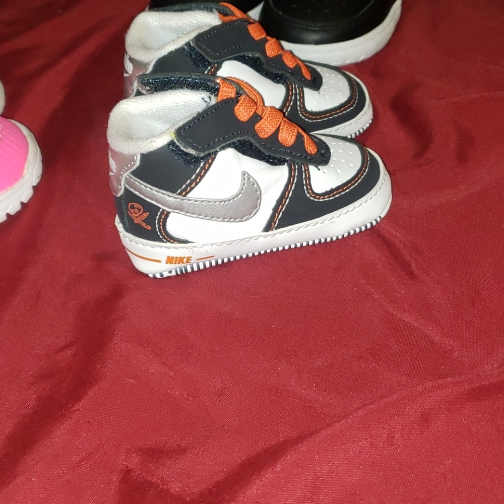 Baby Nike bundle!! - Picture 3 of 4